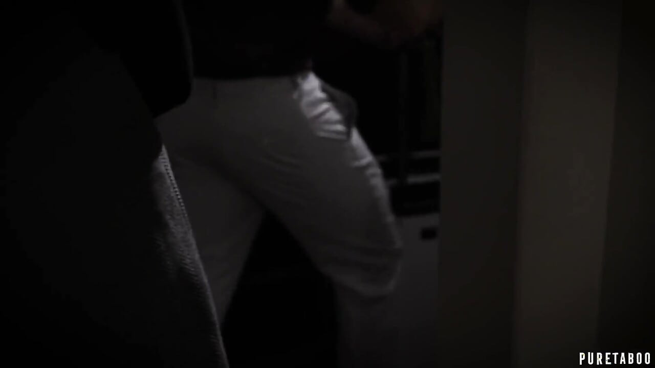 PURE TABOO - Versandhändlerbraut bekommt creampie