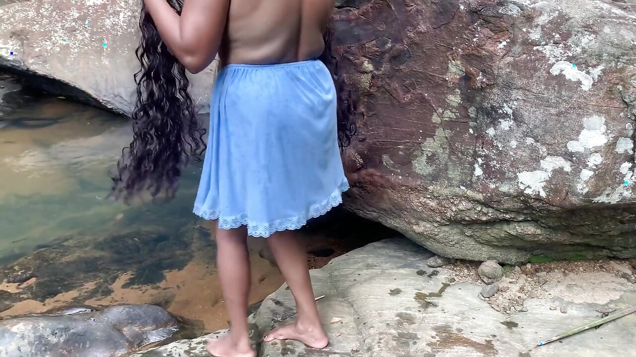 Saya Tinggal Di Pondok Di Dalam Hutan, Dan Seperti Yang Saya Akan Ke Aliran Untuk Mandi, Seorang Lelaki Pelik Mendekati Saya.