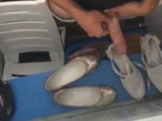 Cum on the shoes of a strange in the changing room 4