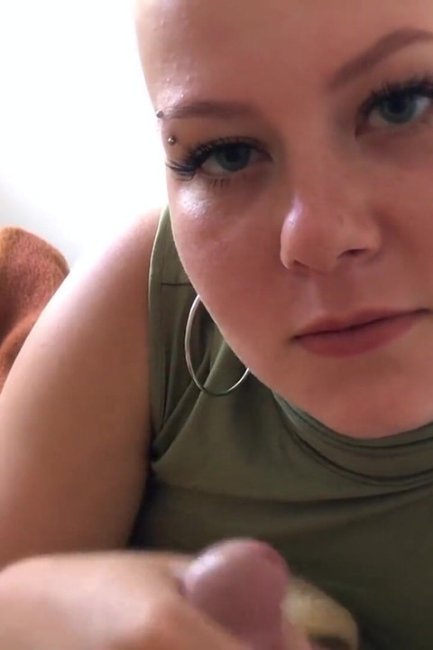 Vilu Vidish augenkontakt handjob pOV