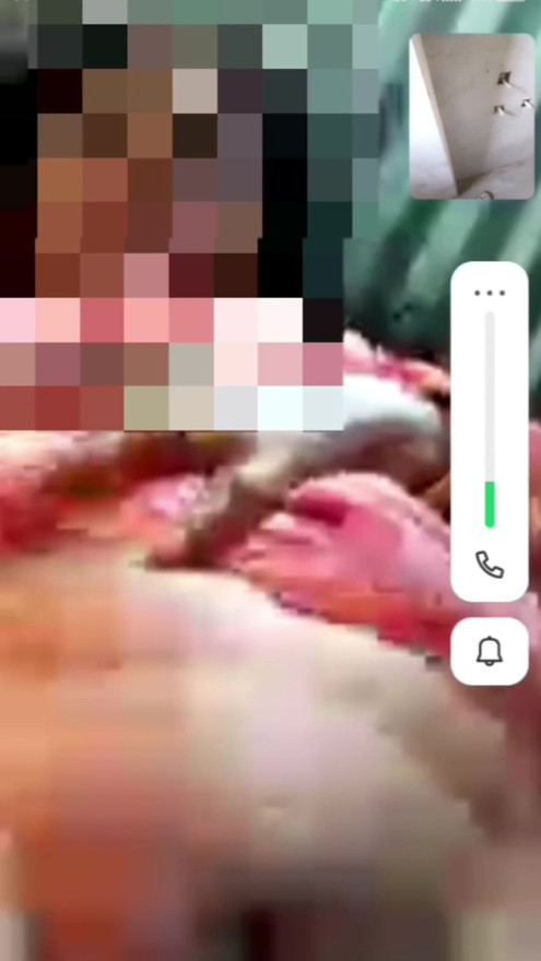 Desi village ki bhabhi apne lover ko video call pe gand aur chut dikha | Clip 1