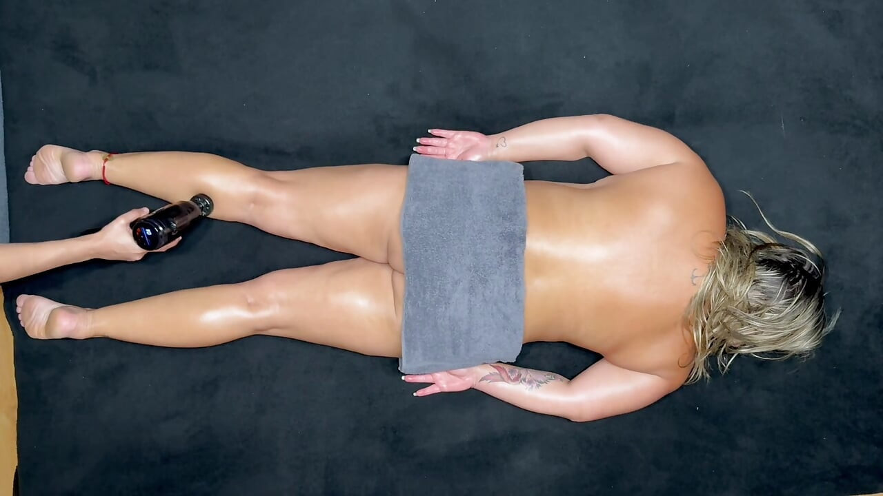 A Rich, Sensual Massage Ends in Sex and Masturbation Until Climax.