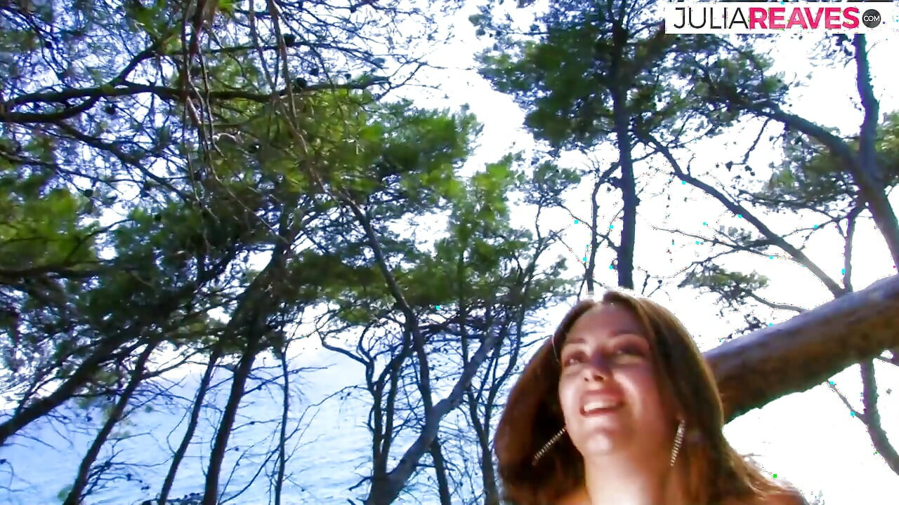 Μωρό καβαλάει έναν τεράστιο πούτσο στο δάσος για να χύσει
