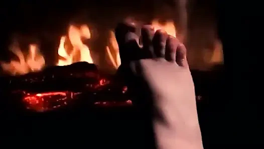 Aku lagi asik footjob hot sampai kakiku dicrot sperma hangat!