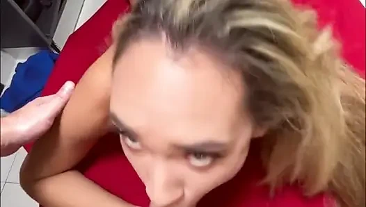 Büyük boşalmalı tantrik masaj orta yaşlı seksi kadın Briana Moon