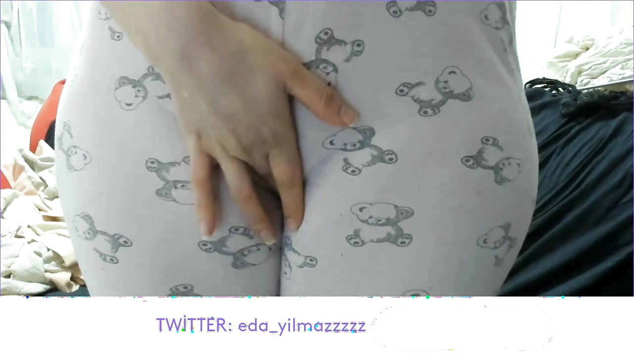 CAMELTOE- MASTURBATION IN PAJAMAS- PUFFED PUSSY- SWOLLEN PUSSY- TURKISH PORN