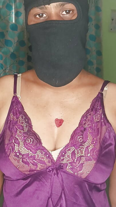 Cute indian house wife showing her cleavage