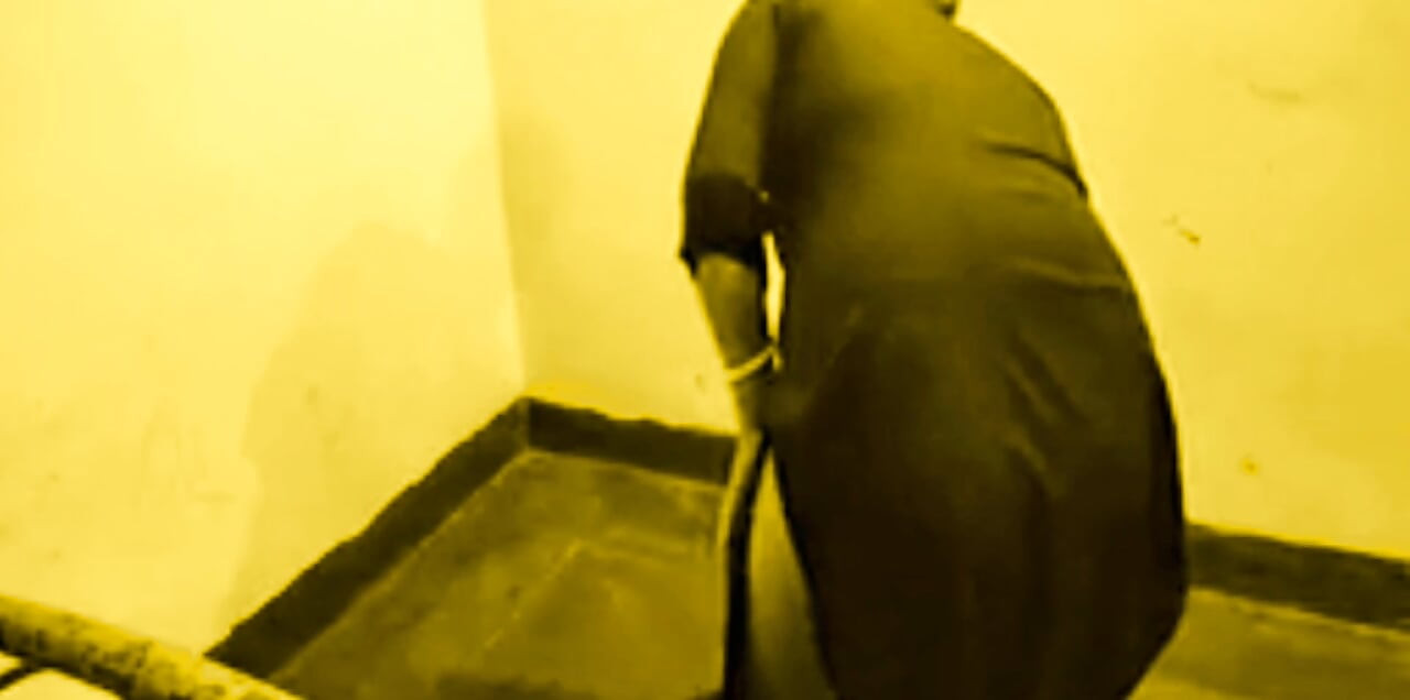 Desi Hot Bhai wait for me during house cleaning