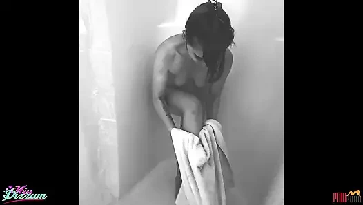 Фотосессия в лесу получила кримпай и описала