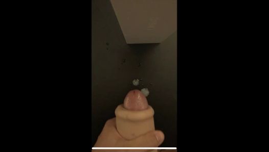 Masturbation mit Fleshlight und Sperma auf dem Boden