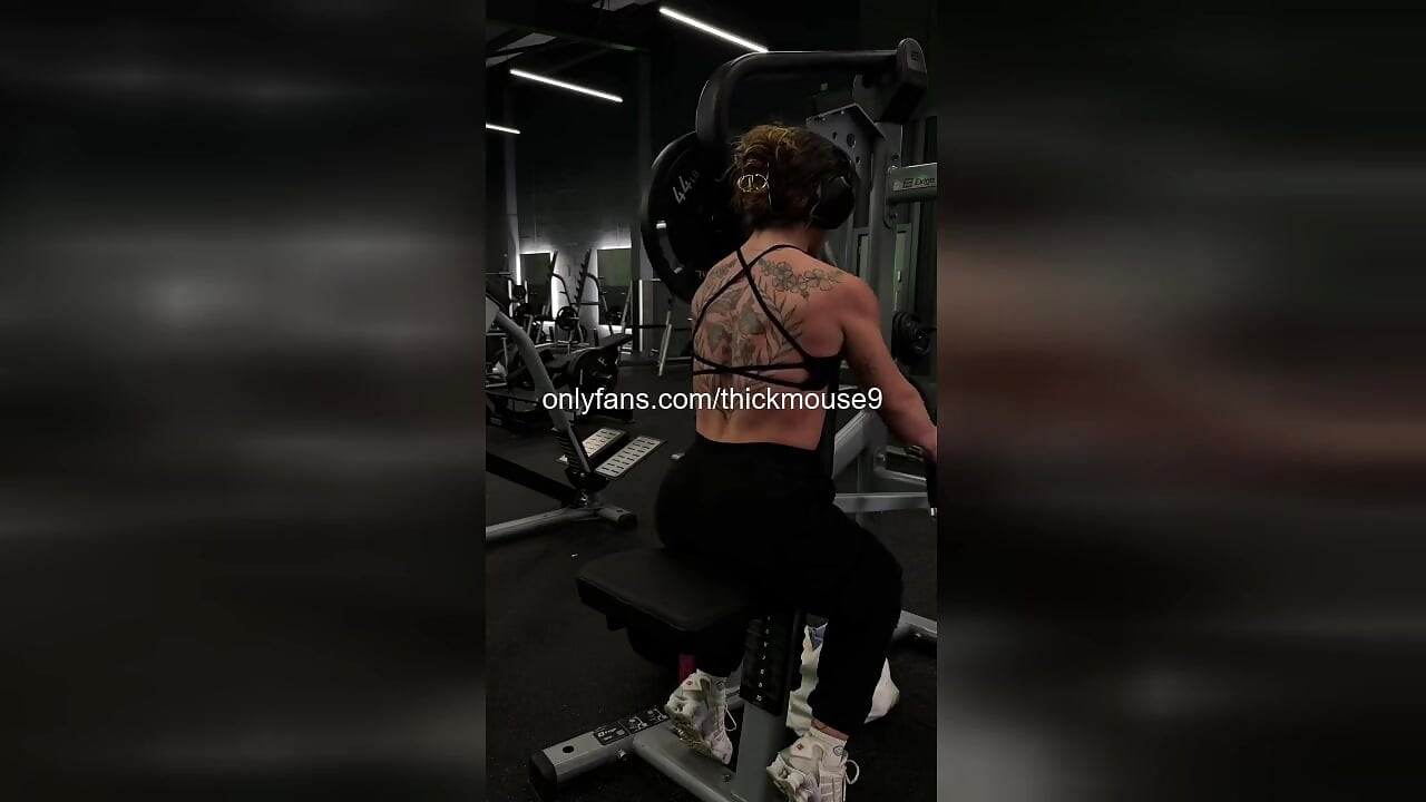 Tiktok genç kızın amcık kayması: kazara bakire maruziyeti!