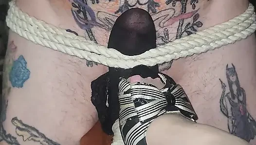 Goode Girl Nylon Und Ballbusting