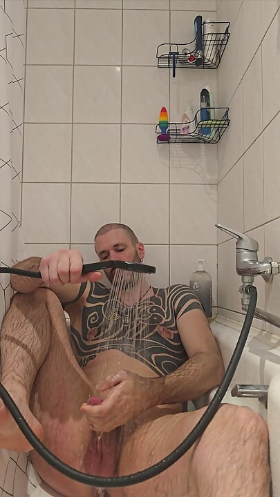 6.4 banyoda mastürbasyon yapıyor