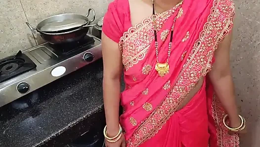 20-летняя горячая жена изменяет мужу и получает трах деревенского наездного паренька, а мужа поймали после секса она была недавно замужней горячей женой