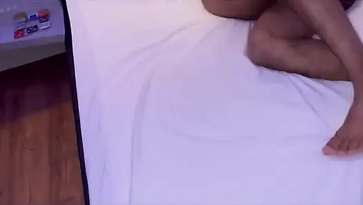 Gavatları cezalandırdım ve prezervatifsiz büyük siyah yarağa verdim.