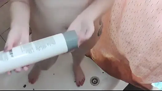 Kamu ngintip kamera di kamar mandiku dan ngintip aku