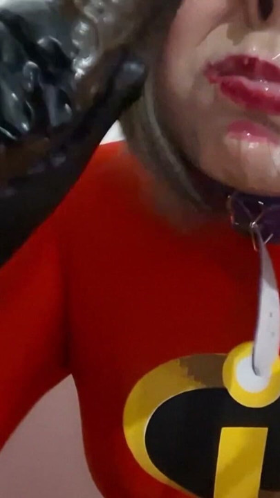 Slatki Trap Elastična Kurva Puši BBC i Guta Spermu Posle Dubokog Grla Nosehook BDSM | Klip 2