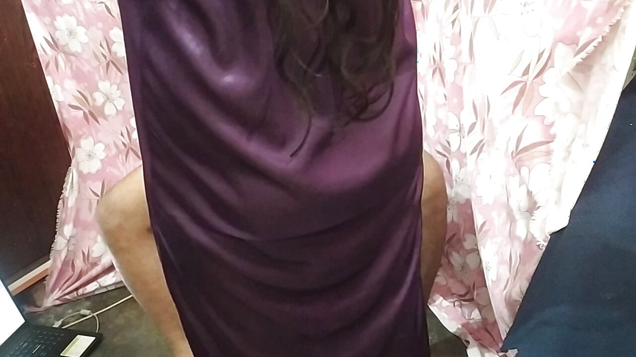 Sora vitregă cu curul mare este prinsă masturbându-se și este de acord să se fută dur