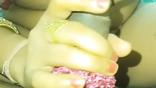 Desi Priya Bhabhi Give Footjob and Blojob Handjob Vum in Mouth