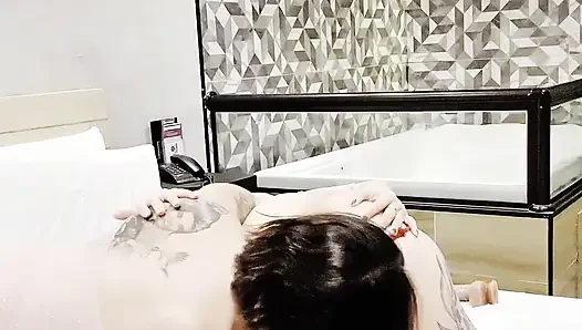 Barda tanıştığım yeni arkadaşımla eğleniyorum