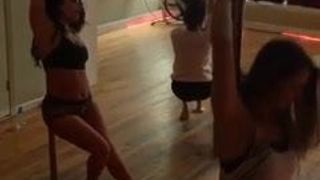 Lady Gaga - pole dance con gli amici