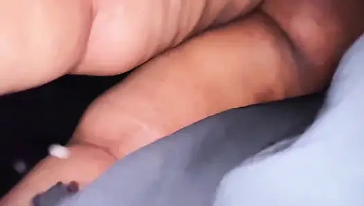 Ibu tiri muslim dengan pantat bahenol dan toket besar ini terjebak di bawah ranjang di kamar hotel saudi!