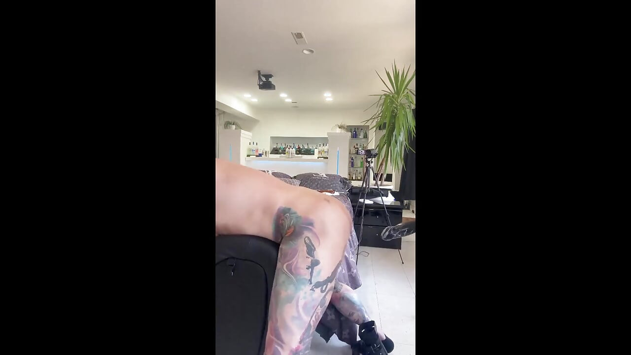 ควยปลอมบนเรื่องราว - ตรึง - รีดนมด้วยหีและตรึงอีกครั้ง