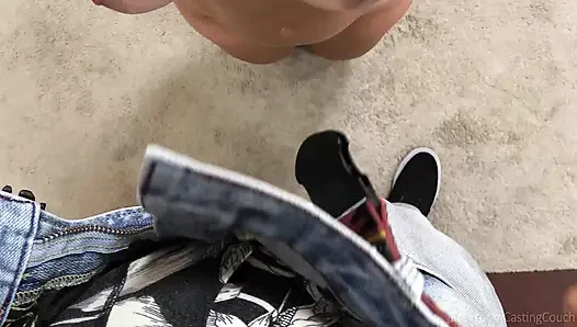 Evli ve kovulmuş, arka odaya girdi