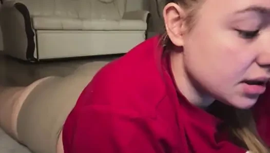 Riesige möpse spielen mit jucielussie