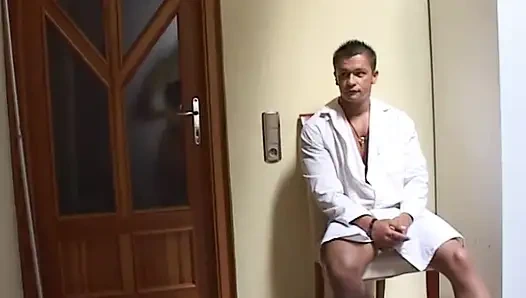 Сексуальная массажистка и крошка с большими сиськами