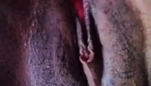 Hottysexy Afrikalı kraliçe pembe amcığını sıkıyor