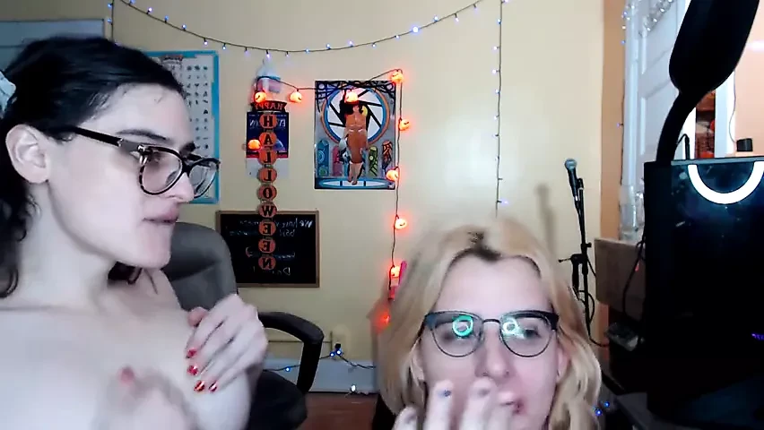 kinky pair have mutual oral stimulation