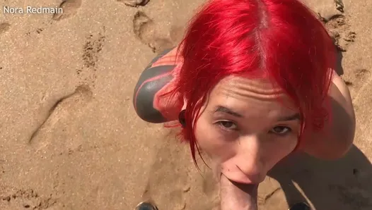 Худенькую рыжую Alt Girl чуть не застукали за тем, что она делает на пляже - Nora Redmain