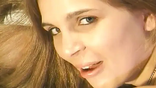 Sperma fressenden teenager wird sich bücken und im doggystyle gefickt