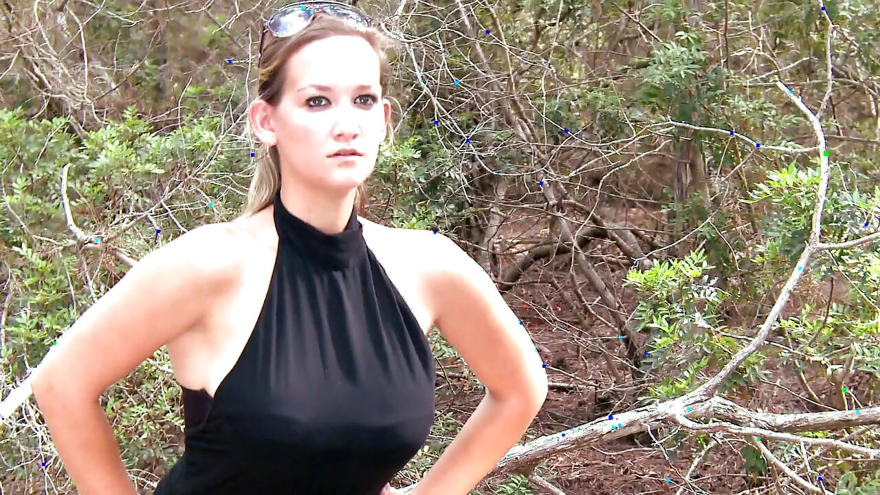 Devojka sa velikim dupetom poskakuje svoje sise jašući taj kurac