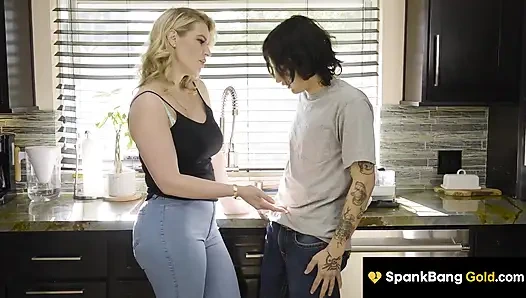 SPANKBANG GOLD - blonde stiefmutter will den schwanz des stiefsohns - Rachael cavalli