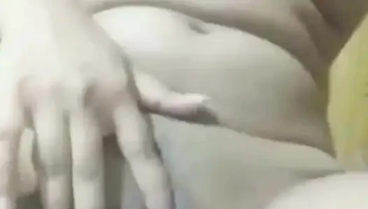 Hintli kadın tek başına parmaklıyor - sıkı amcık te yoğun mastürbasyon