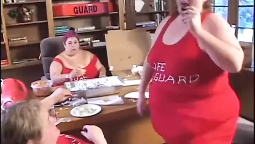 Sehr hässliche XXX rettungsschwimmer-milf fickt im schlafzimmer