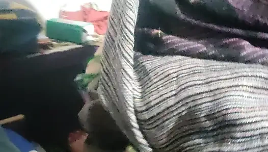 Istri pamer memek sempitnya sama suaminya