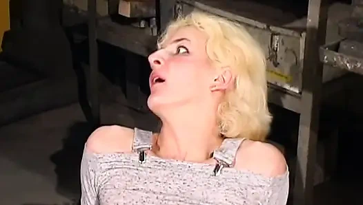 Tamirci dükkanında azgın sarışın Alman kaltakla işiyor