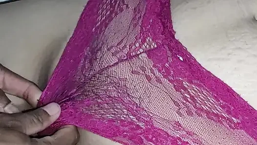 Тугая девственная киска чрезвычайно возбужденной девушки открывается в тамильской Индии х видео.