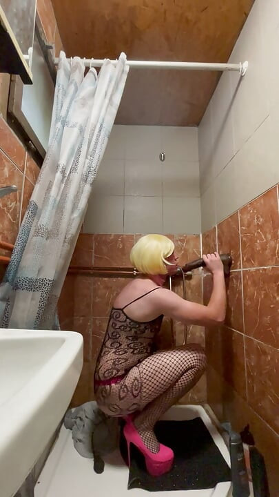 Dumb sissy whore satysfing herself with bbc