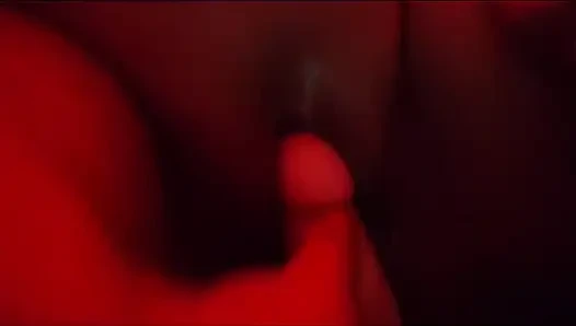 Evli kadın yapay penisle mastürbasyon yaparken yakalandı ve kocası tarafından sikiliyor! İki yarakla fantezi ve hoşuma gitti. Amına boşalma bölüm 1