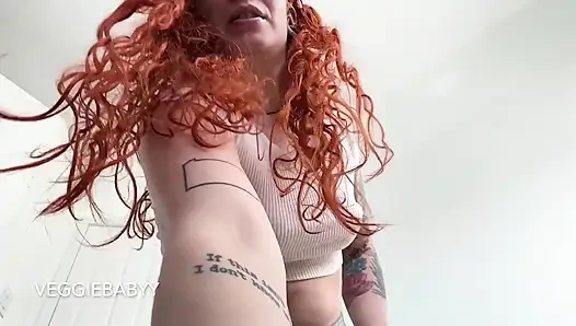 Testamentsvollstreckerin lacht und kommt raus in deiner völligen ohnlosigkeit