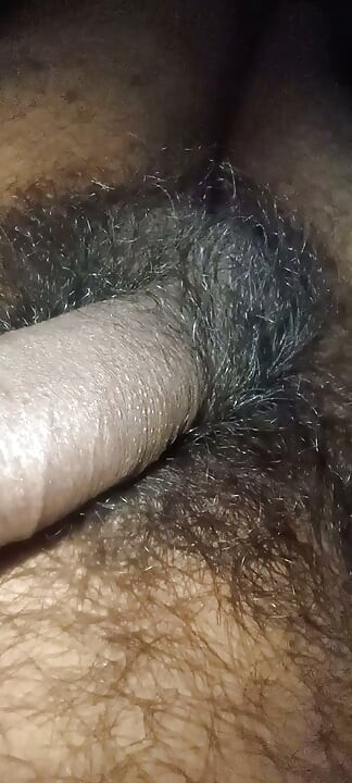 Eine milf-frau, die mir hilft, meinen schwanz hart zu machen, zeigt sie ihren arsch und ihre möpse und feuchte muschi