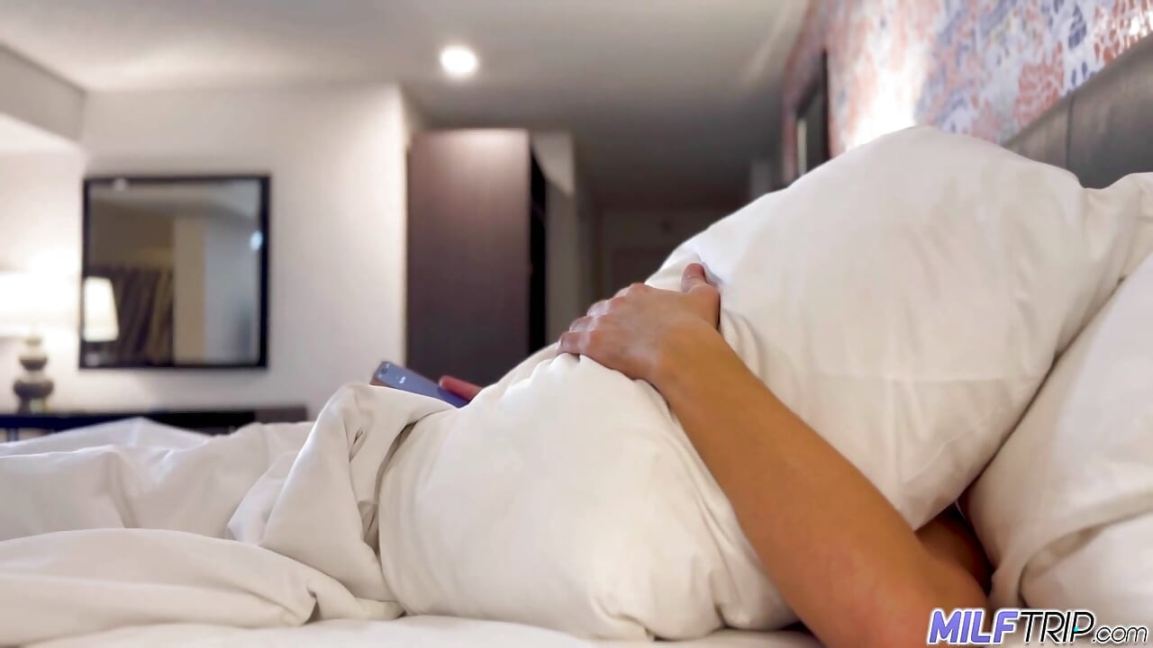 Milftrip mama vitregă Spencer Scott Cures atârnate de fiii vitregi excitați dorințe