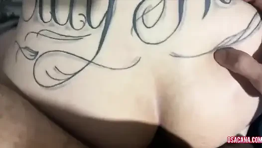 Шаловливая девушка