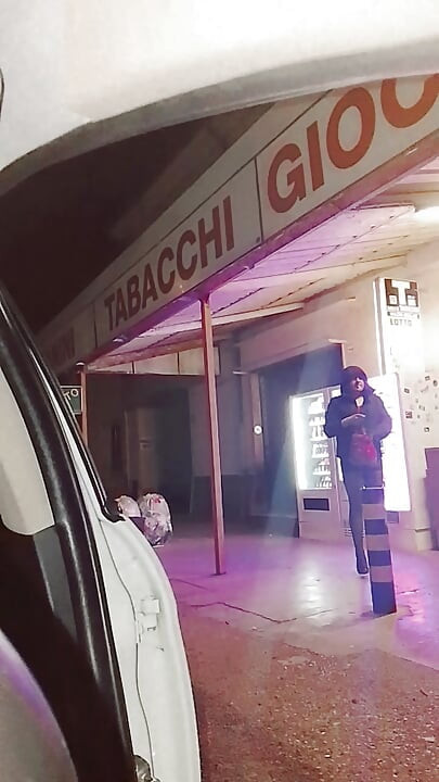 Trav sexy in public