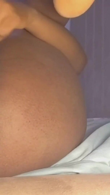 Pancutan mani pepek basah yang sempurna, awek miang bersemangat untuk orgasme | Klip 1