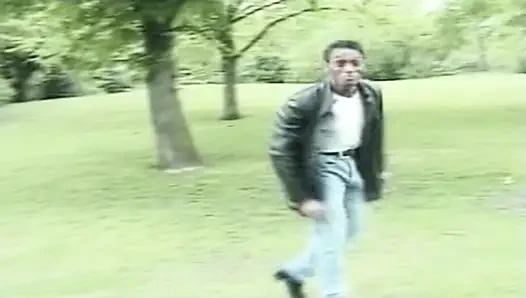 Big Omar's British Adventures: Pantat montok (2001)